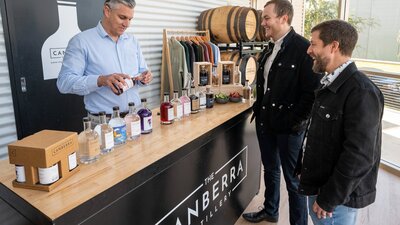 two men do a tasting of gin.