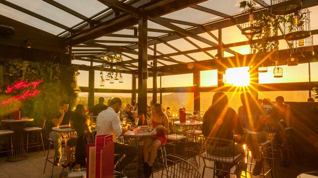 Please visit www.thehowlingmoon.com.au