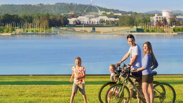 Family cycling Family cycling in Canberra
