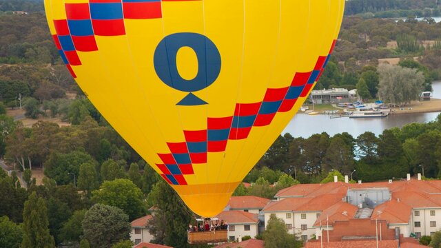 Balloon in flight over the Hyatt Hotel Canberra Balloon flying over the Hyatt Hotel Canberra