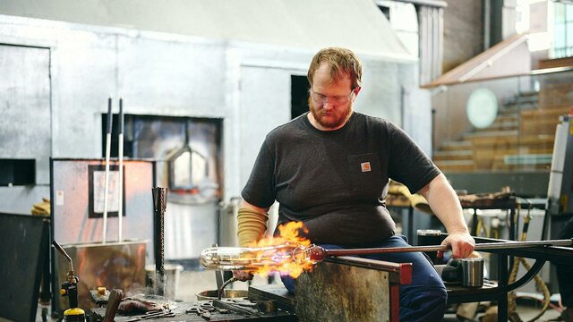 Glass blowing in the Canberra Glassworks Hotshop Behind-the-scenes Weekday Tour