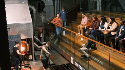 Tour watching glass blowers in the Hotshop