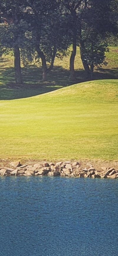 The lurking lake on the 10th can easily catch your ball