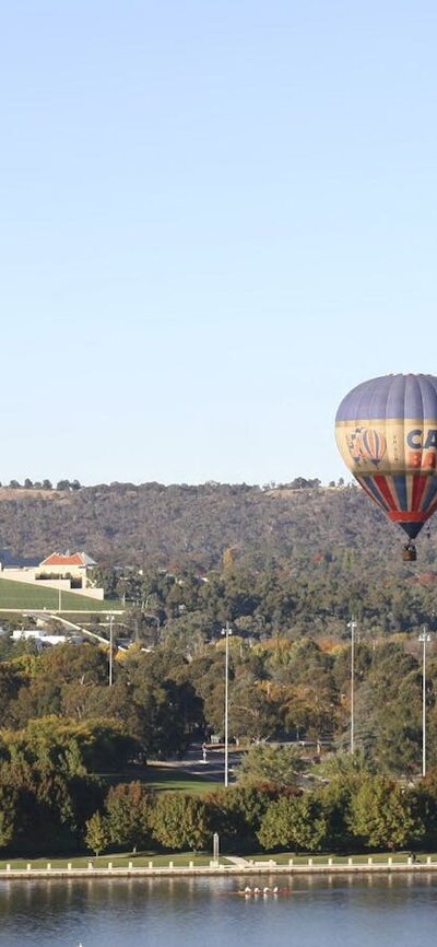 Hot air balloon flight during Balloon Spectacular