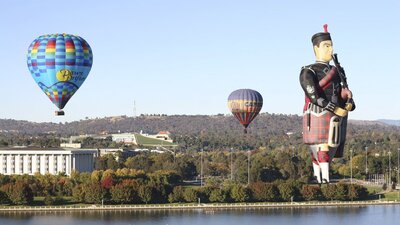 Hot air balloon flight during Balloon Spectacular