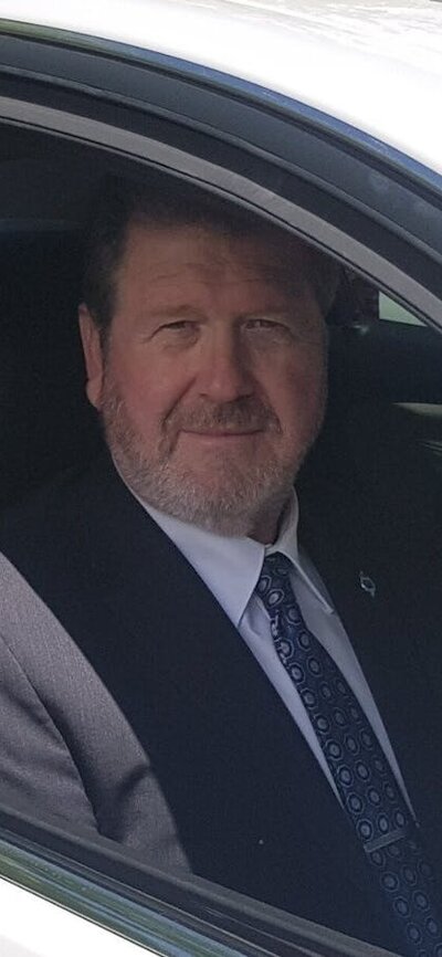 Driver Rodney has exceptional credentials & has driven luxury tours for many years Driver Rodney has exceptional credentials & has driven luxury tours for many years