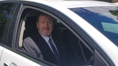 Driver Rodney has exceptional credentials & has driven luxury tours for many years