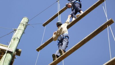 Develop teamwork at Outward Bound
