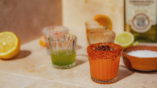 © Cabo Canberra Two margaritas in the foreground on a tiled bench top, one orange one green. | © Cabo Canberra