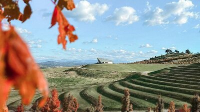© @stoplumpymash View of the ampitheatre garden at the National Arboretum Canberra through red autumn leaves. | © @stoplumpymash