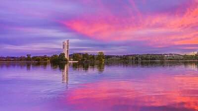 © @wanderlust73 Pink and purple sunrise light across Lake Burley Griffin and the National Carillon | © @wanderlust73