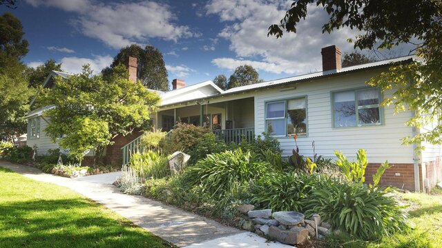 A small white building known as Strathnairn Homesteadwhich dates from the 1920s.