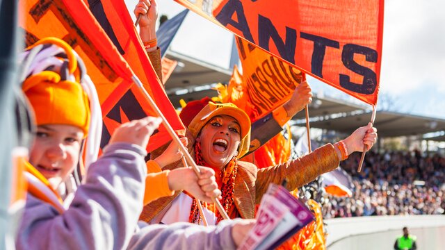 Giants fans cheering at Manuka Oval